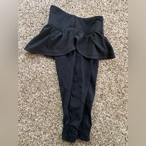 Lululemon Athletica Lightweight Stretch Gym 3/4 Compression leggings Skirt.sz 2